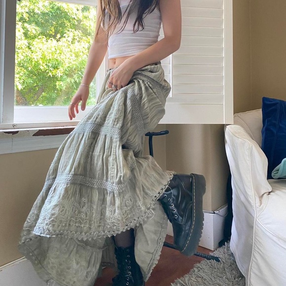 Green cottage core skirt - Picture 2 of 4